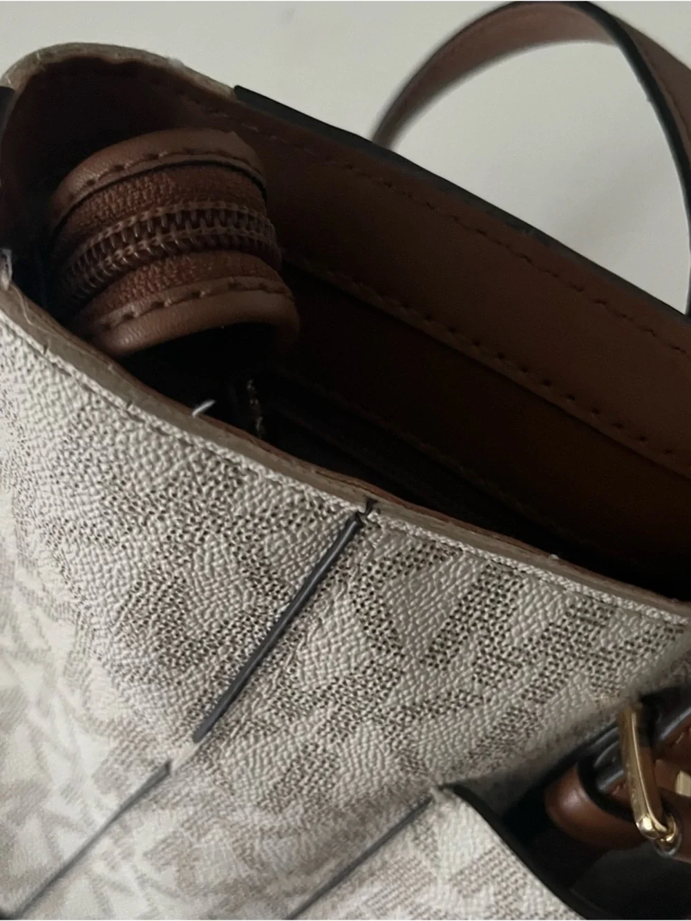 MICHAEL KORS Signature Aria Tote Vanilla AOP Gold Tone Hardware FLAWED - Picture 8 of 10